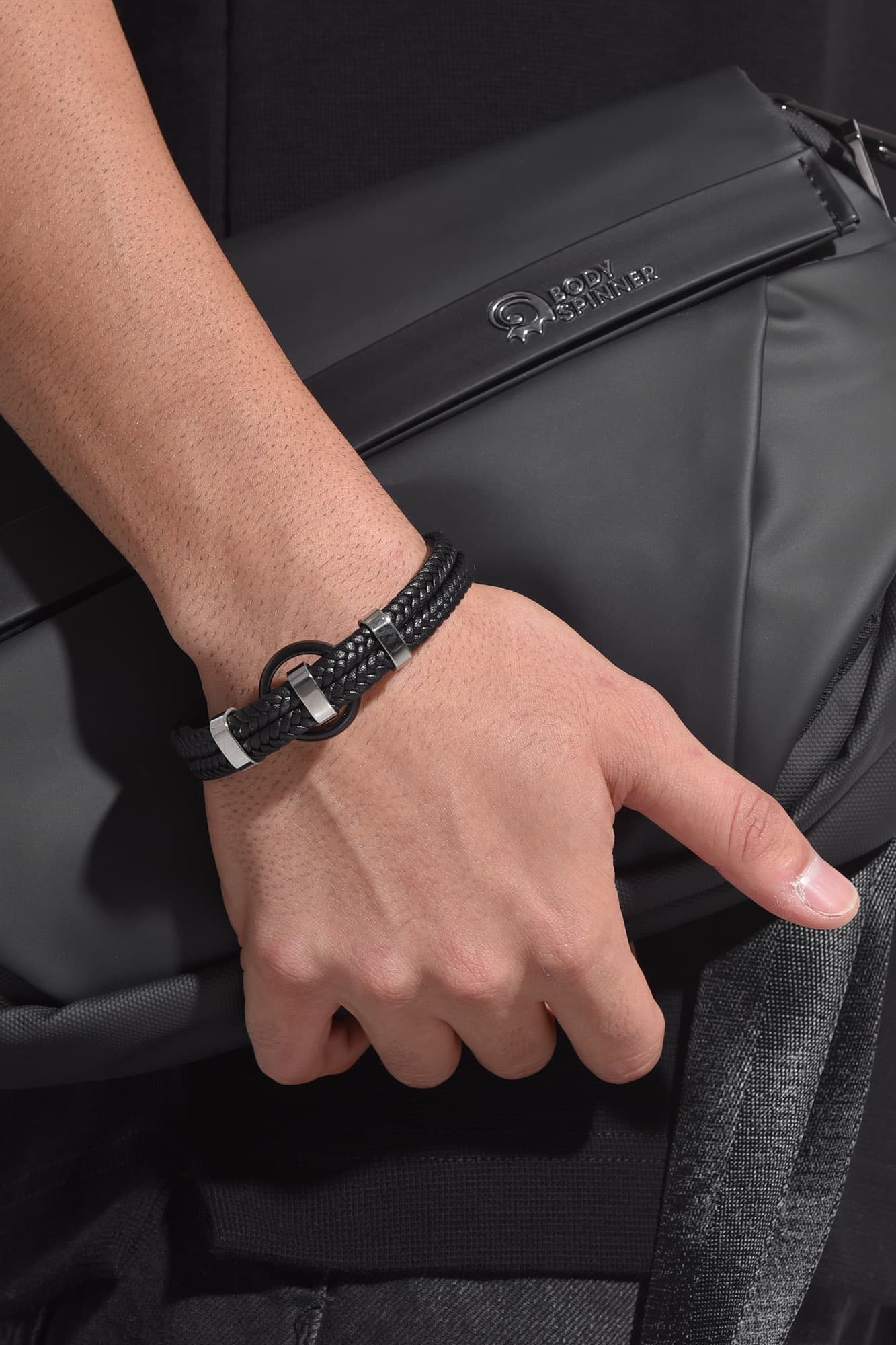 دستبند چرمی