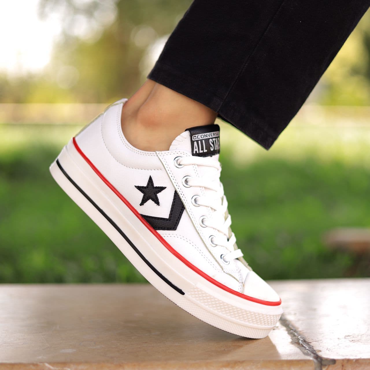 کتونی کامورس زنانه سفید مشکی