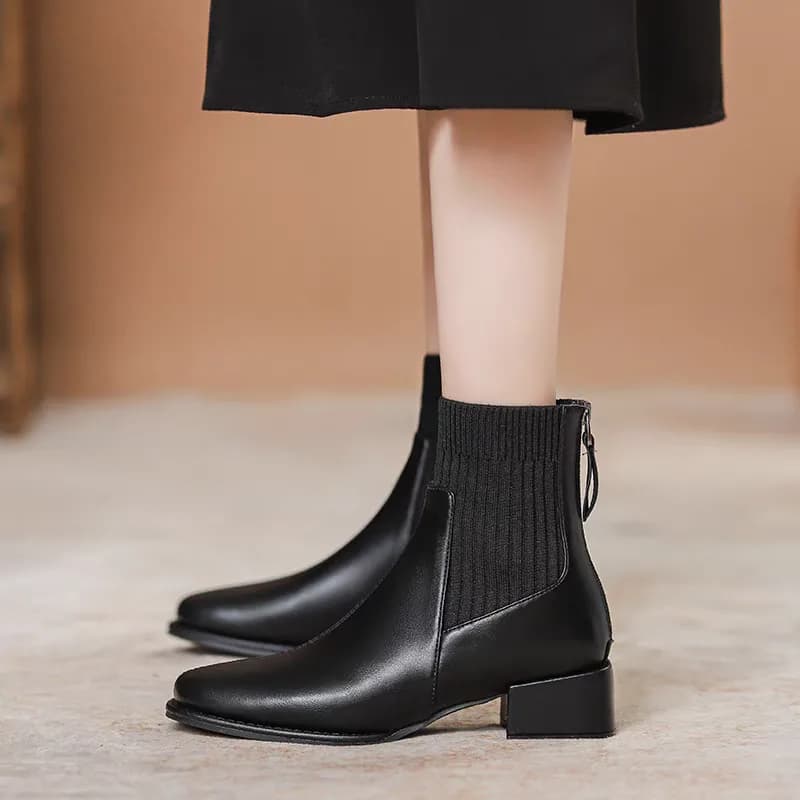 نیم بوت چرم پشت زیپ زنانه کد 2376