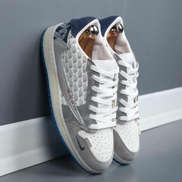 کتونی مردانه نایک ترویس FACE سفید طوسی سرمه ای اسپیندل