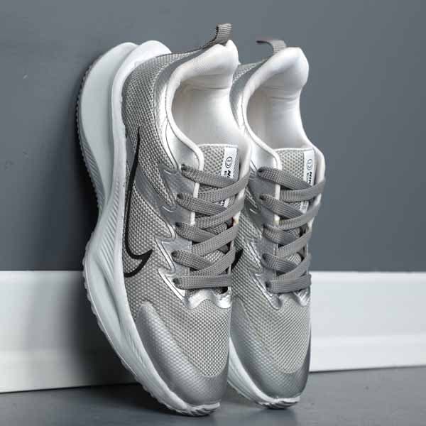 کتونی دخترانه نایک جاست دو ایت نقره ای OM