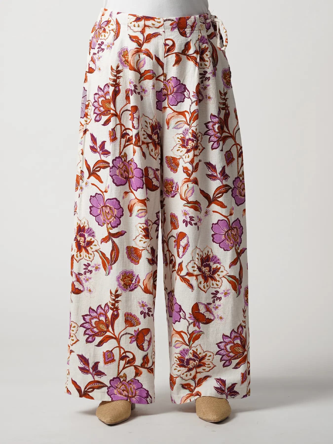 شلوار شیری بنفش طرح گل و برگ کمربندگره ای