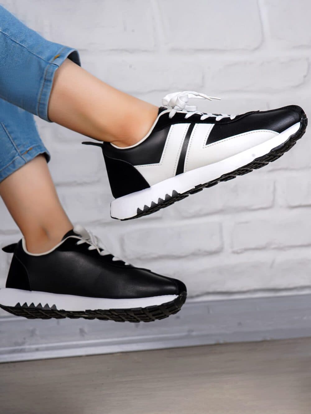 کفش پیاده روی زنانه مدل G07 رنگ مشکی