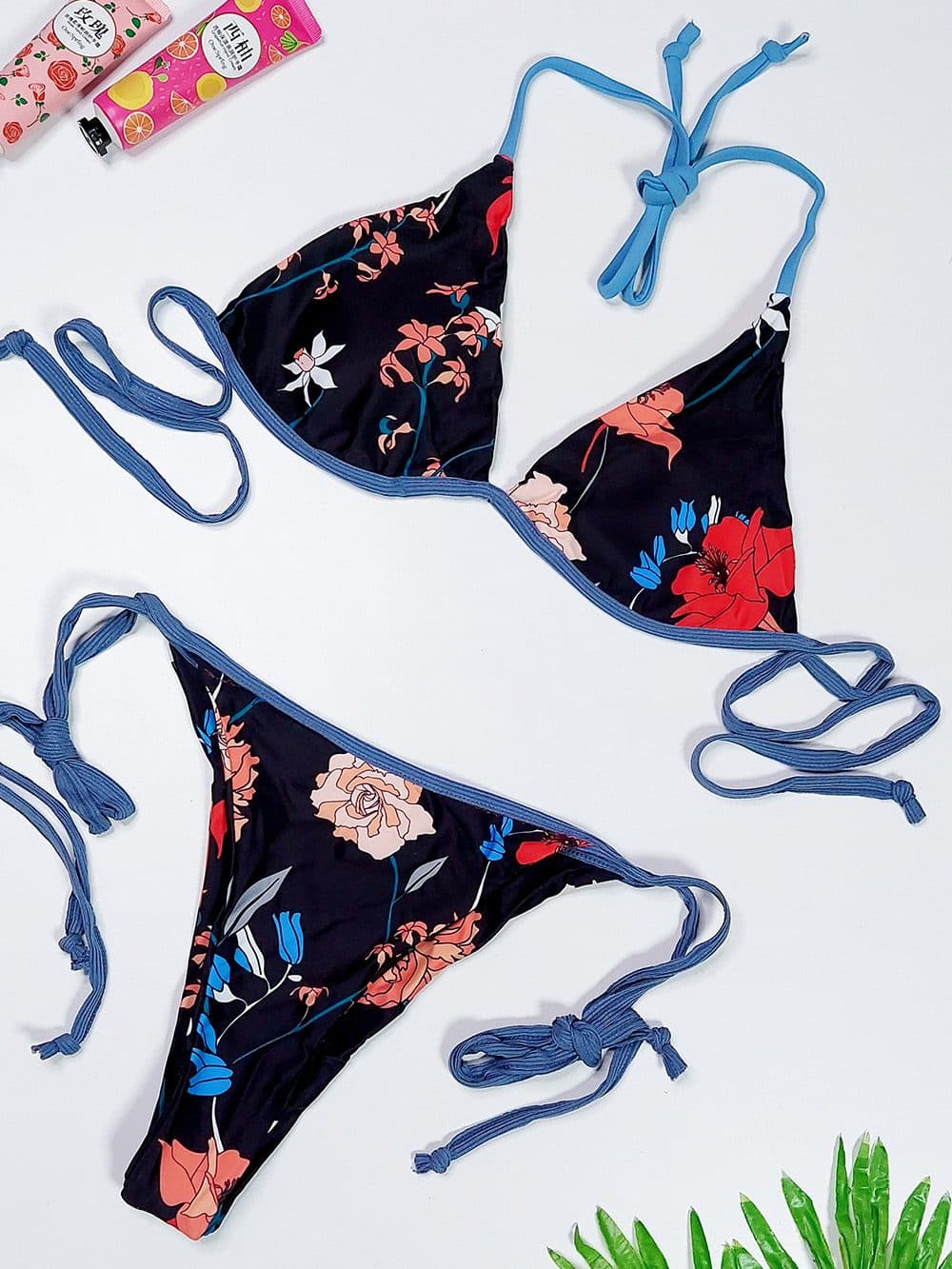 مایو زنانه مشکی رنگ دو تکه با طرح گل برند شین ( shein ) بصورت کاپدار