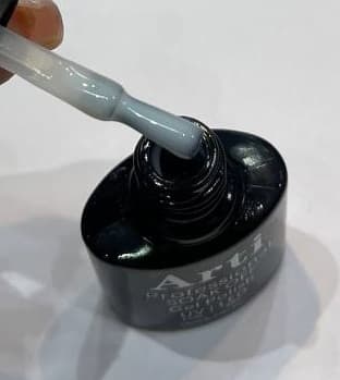 لاک ژل شیری ناخن 10 میل ژلیش آرتی Arti
