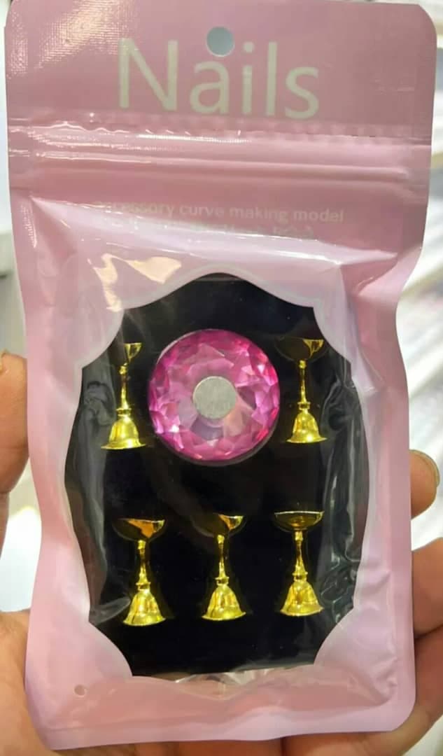 استند دیزاین و طراحی ناخن (پایه عکاسی الماسه)