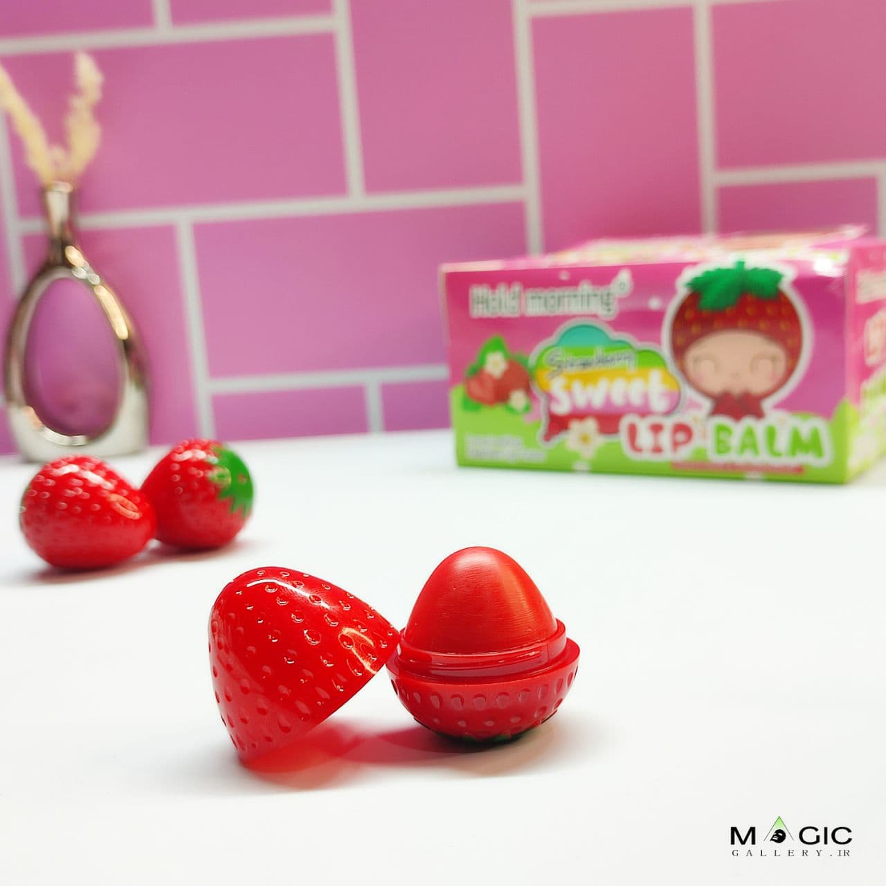 بالم لب توت‌ فرنگی Sweet Magic – مرطوب‌کننده و آبرسان لب ها