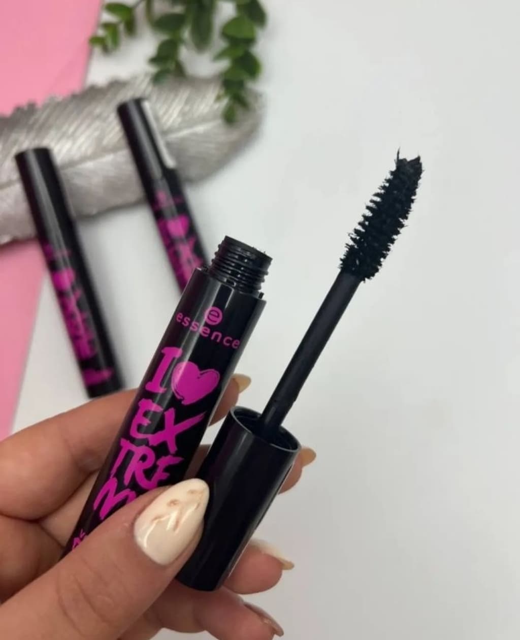 ریمل مشکی اسنس اصلی حجم دهنده و پرپشت کننده مژه