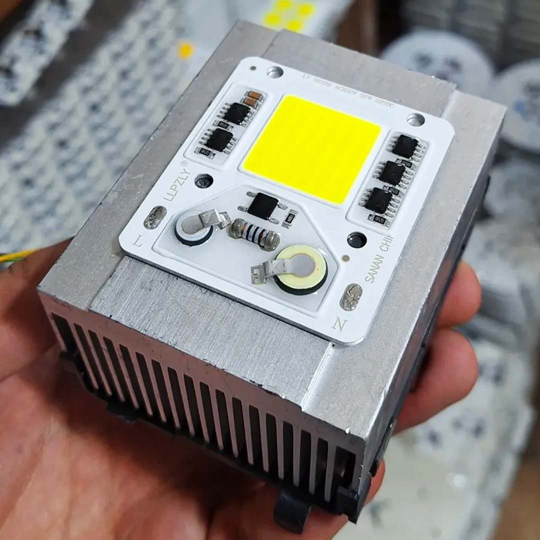 هیت سینک آلومینیومی فن دار 85x70x40mm استوک مناسب چیپ های 50 وات