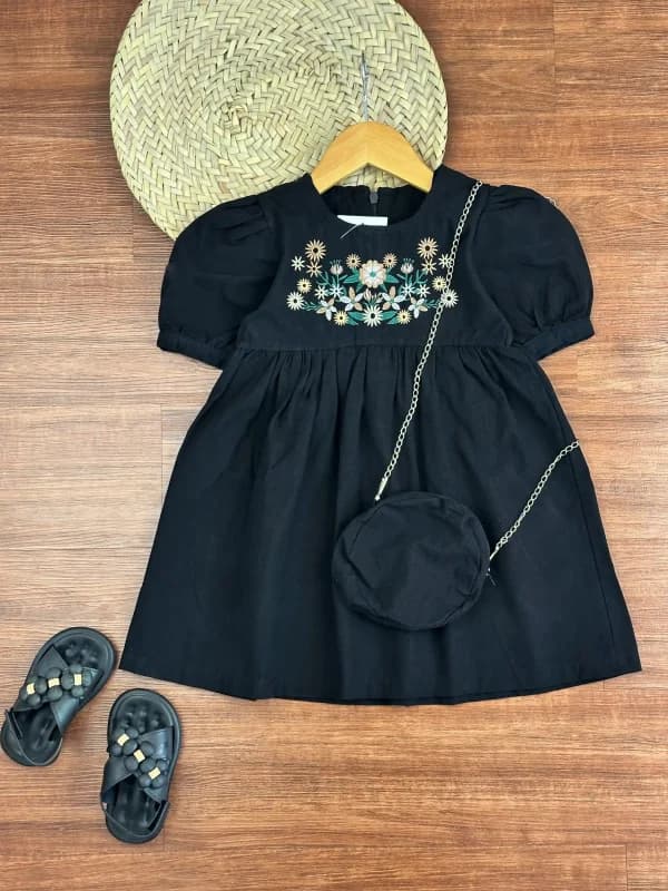 پیراهن گلدوزی مشکی همراه باکیف