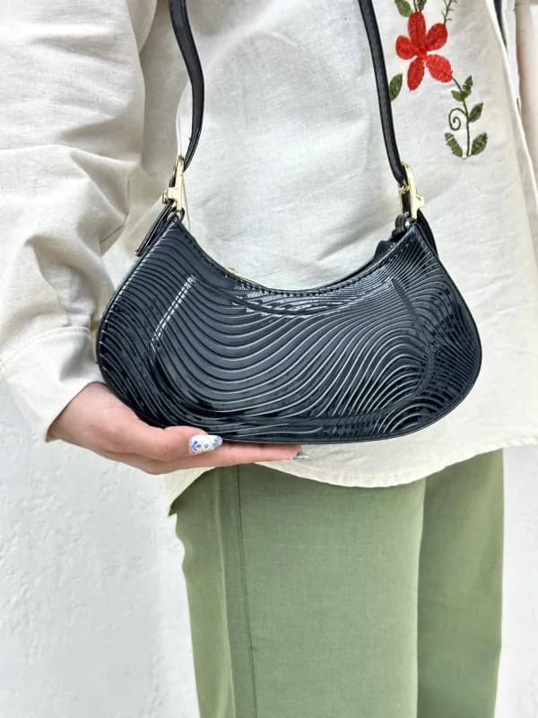 کیف قایقی ورنی طرح دار