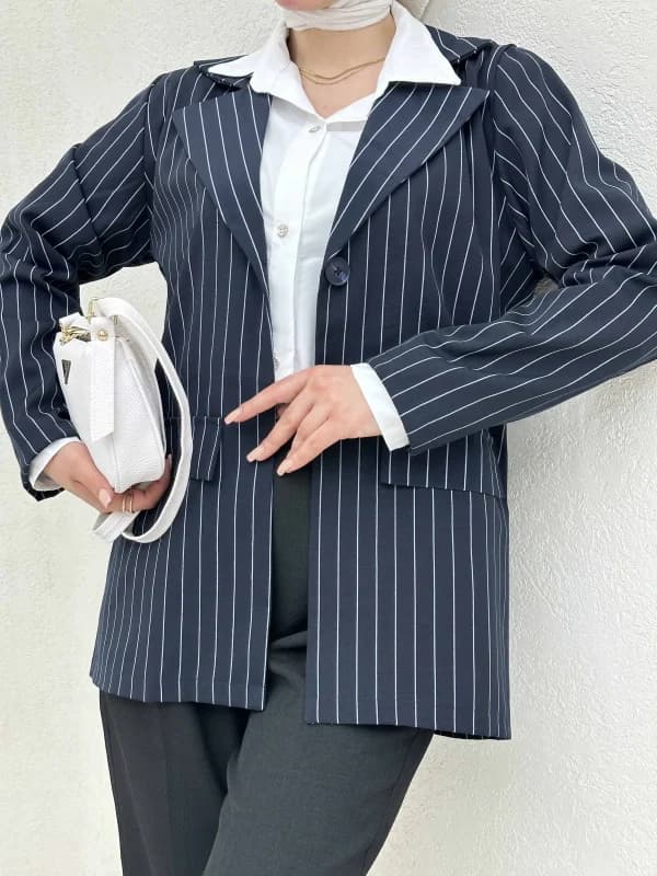 کت راه راه دیپلمات