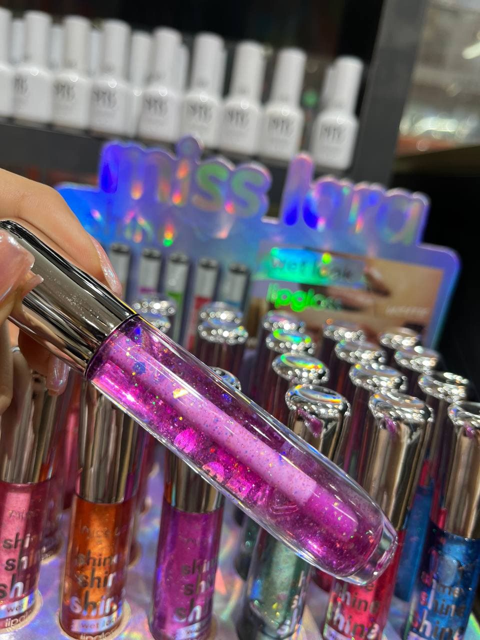 برق لب گلیتری مدل wet look میس لارا miss lara