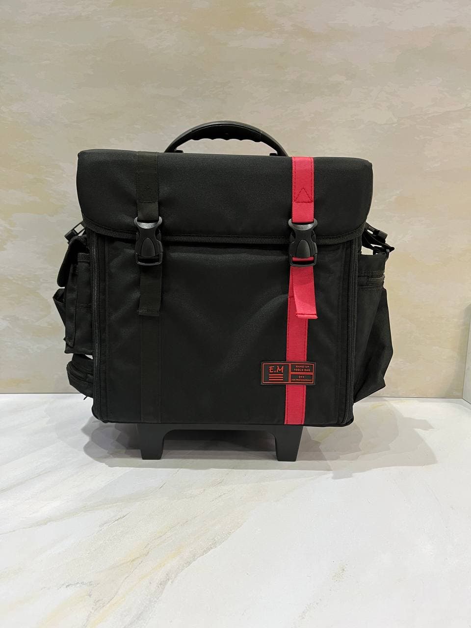 کیف ابزار کاشت ناخن برزنتی چرخ دار E.M کد211 (4 گوش 6 کشو)