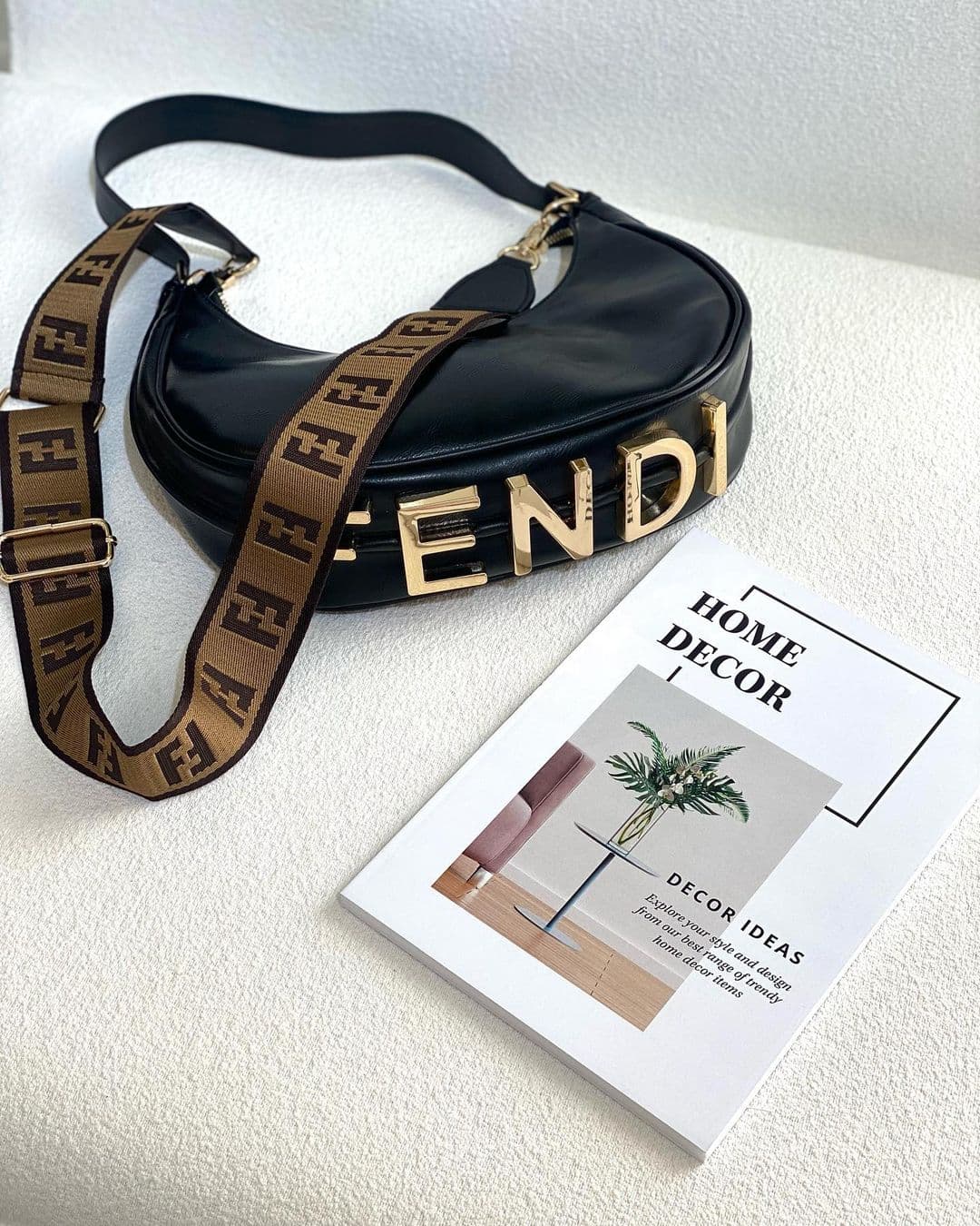 کیف اسپرت زنانه و دخترانه دوشی دستی فندی وارداتی A++ مجلسی و روزانه چرم مشکی پاسپورتی فانتزی وارداتی