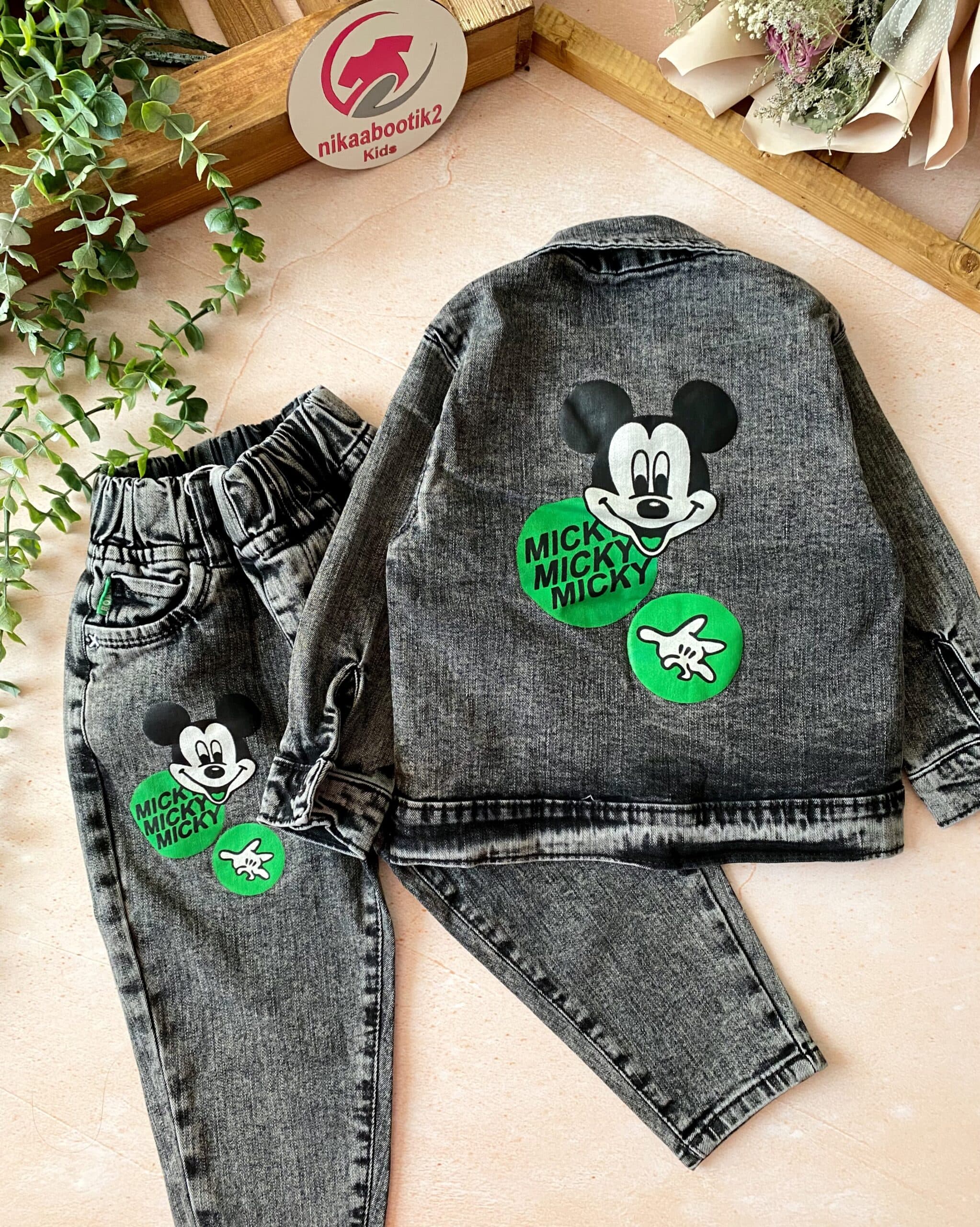 کت و شلوار جین میکی