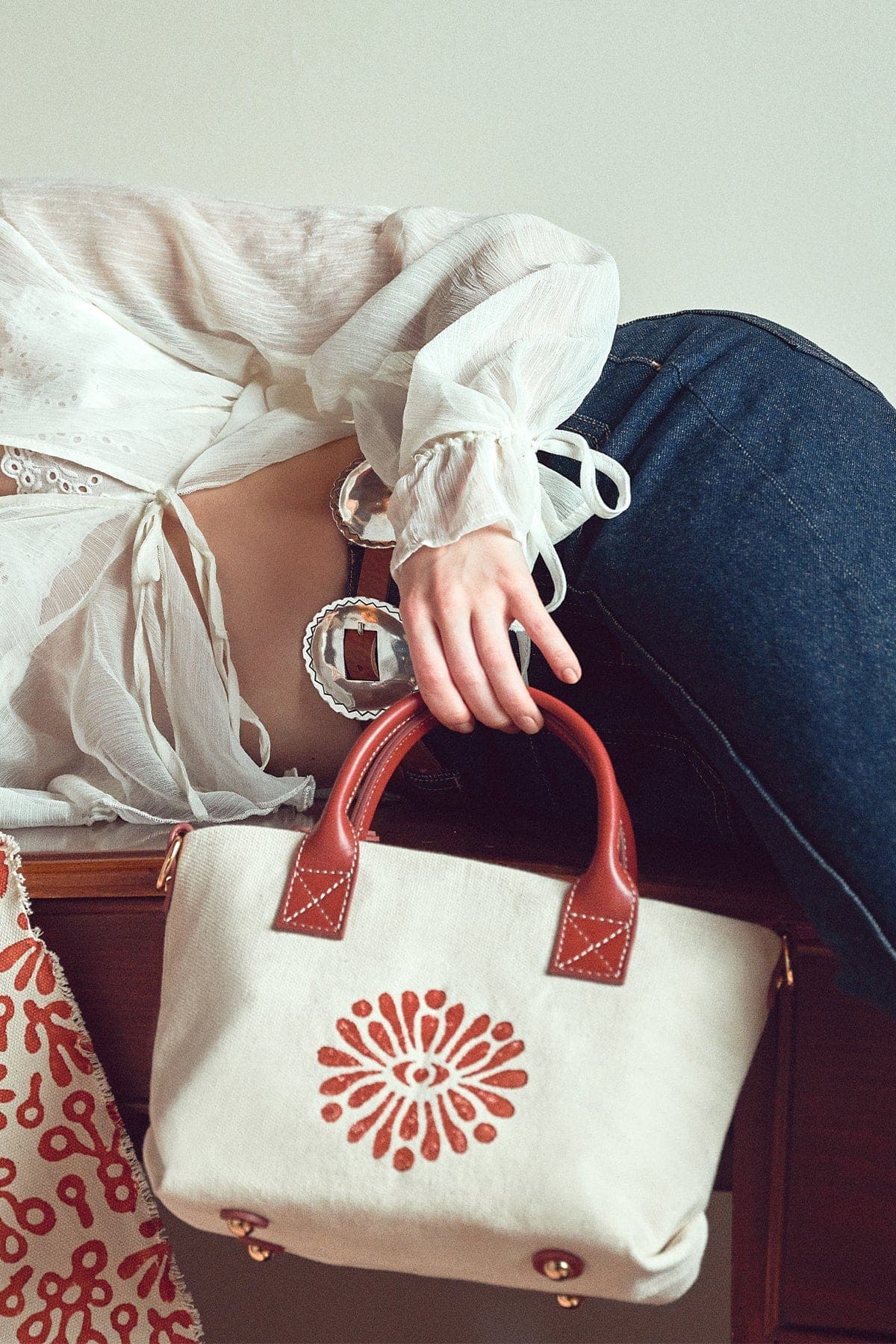 کیف زنانه مینی دستی پارچه‌ای طرح‌دار عسلی چاپ سنگی Kastamonu بند بلند دری مد