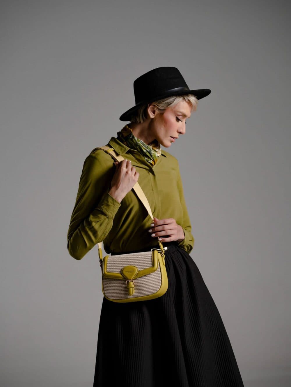 کیف دوشی زنانه دیوید جونز مدل CM7424