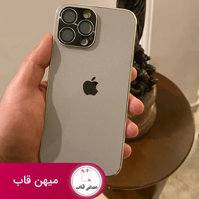 قاب گوشی آیفون چرمی دور متال - کد (۱۲۴۶۳)