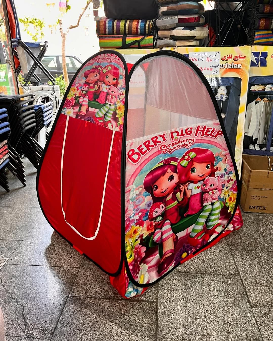 چادر بازی کودک طرح دختر توت فرنگی رنگ قرمز با درب زیپی و توری کادو سیسمونی کاور کد 1