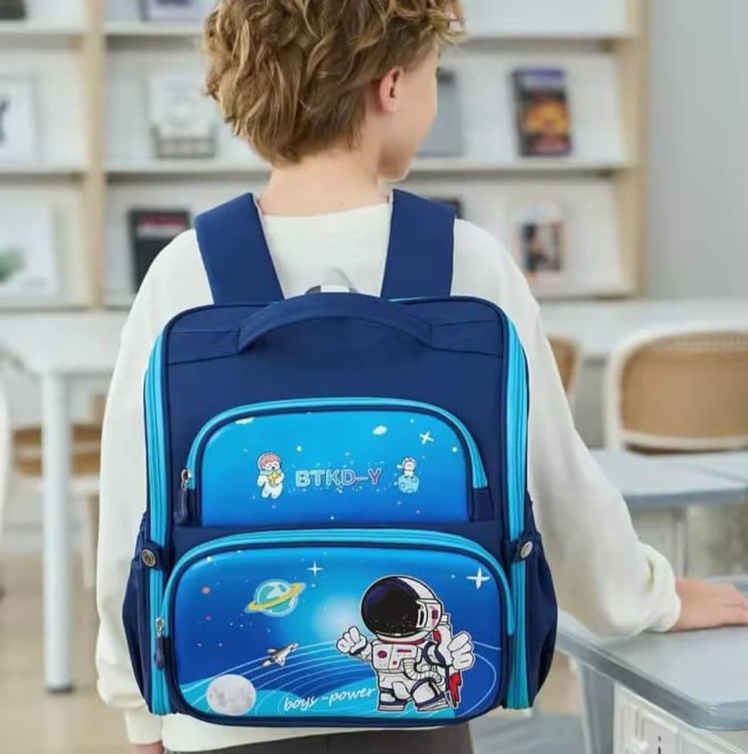 کوله پشتی صندوقی انگلیسی طرح فضانورد کد 1234