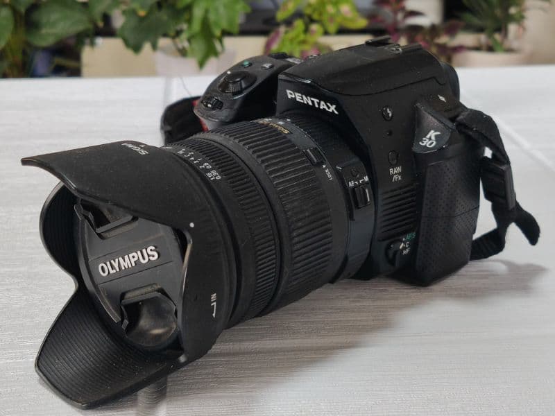 دوربین دست دوم پنتاکس Pentax k30 با لنز سیگما ۱۸-۱۲۵mm