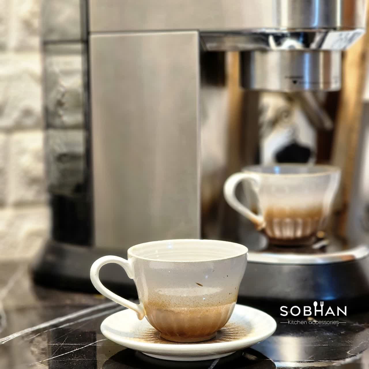 فنجان و نعلبکی قهوه