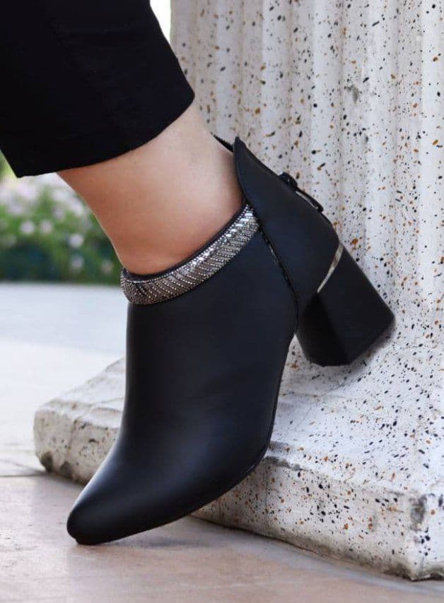 کفش زنانه کلاسیک طرح جدید ترند ۲۰۲۵