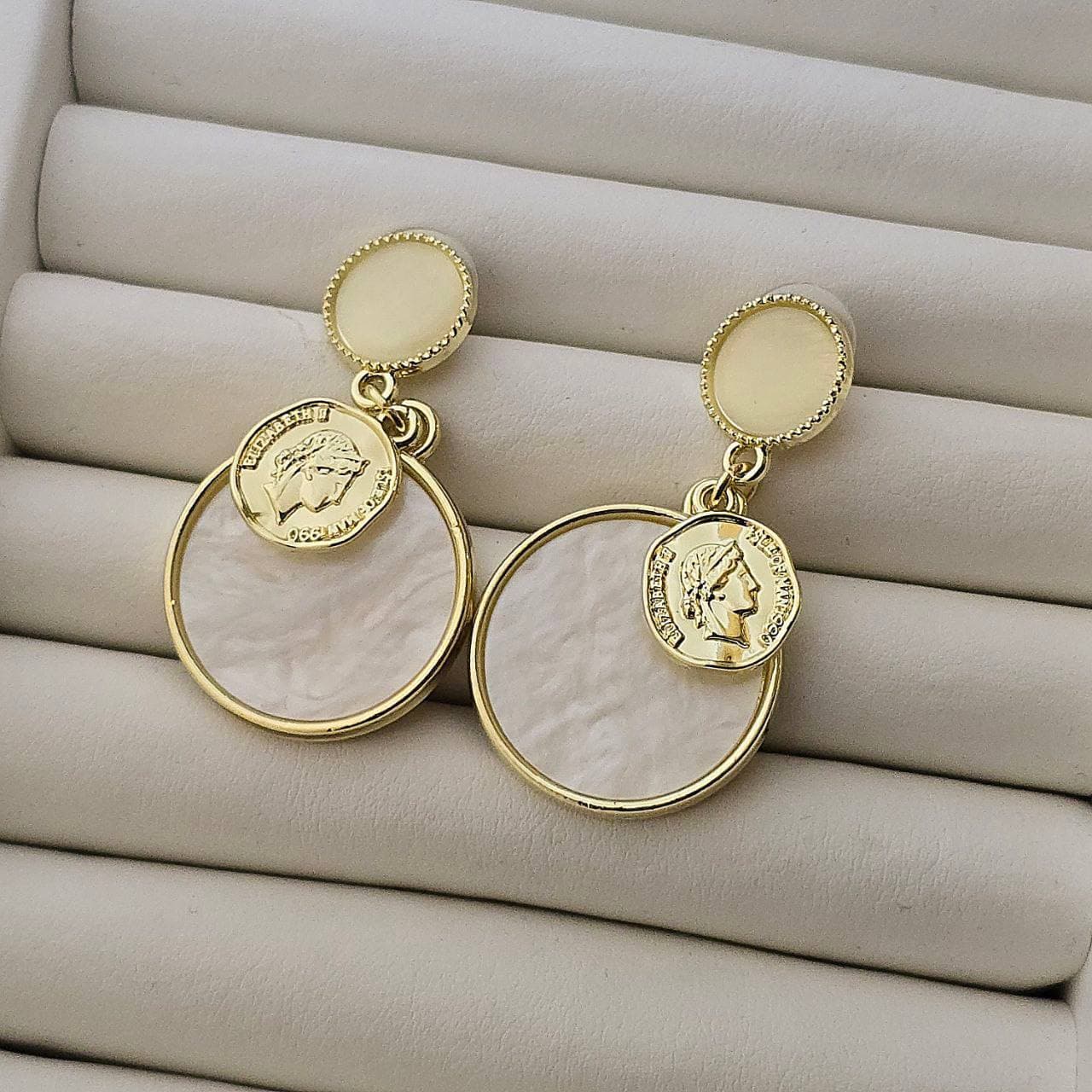 گوشواره سکه و صدف طبیعی