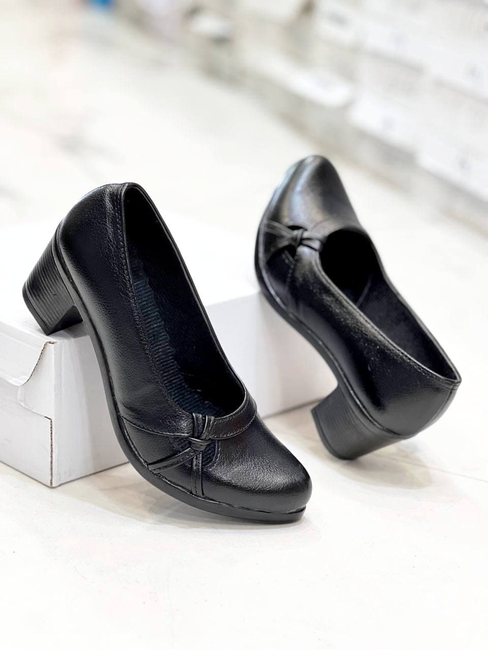 کفش پاشنه دار کلاسیک زنانه دو طرح مختلف