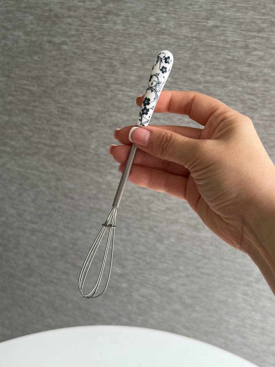 همزن کافی دسته سرامیکی- طرح گل سرمه ای