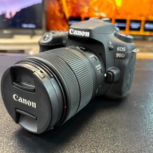 دوربین عکاسی کانن دست دوم (18000شات) Canon EOS 90D DSLR kit EF-S 18-135mm IS USM