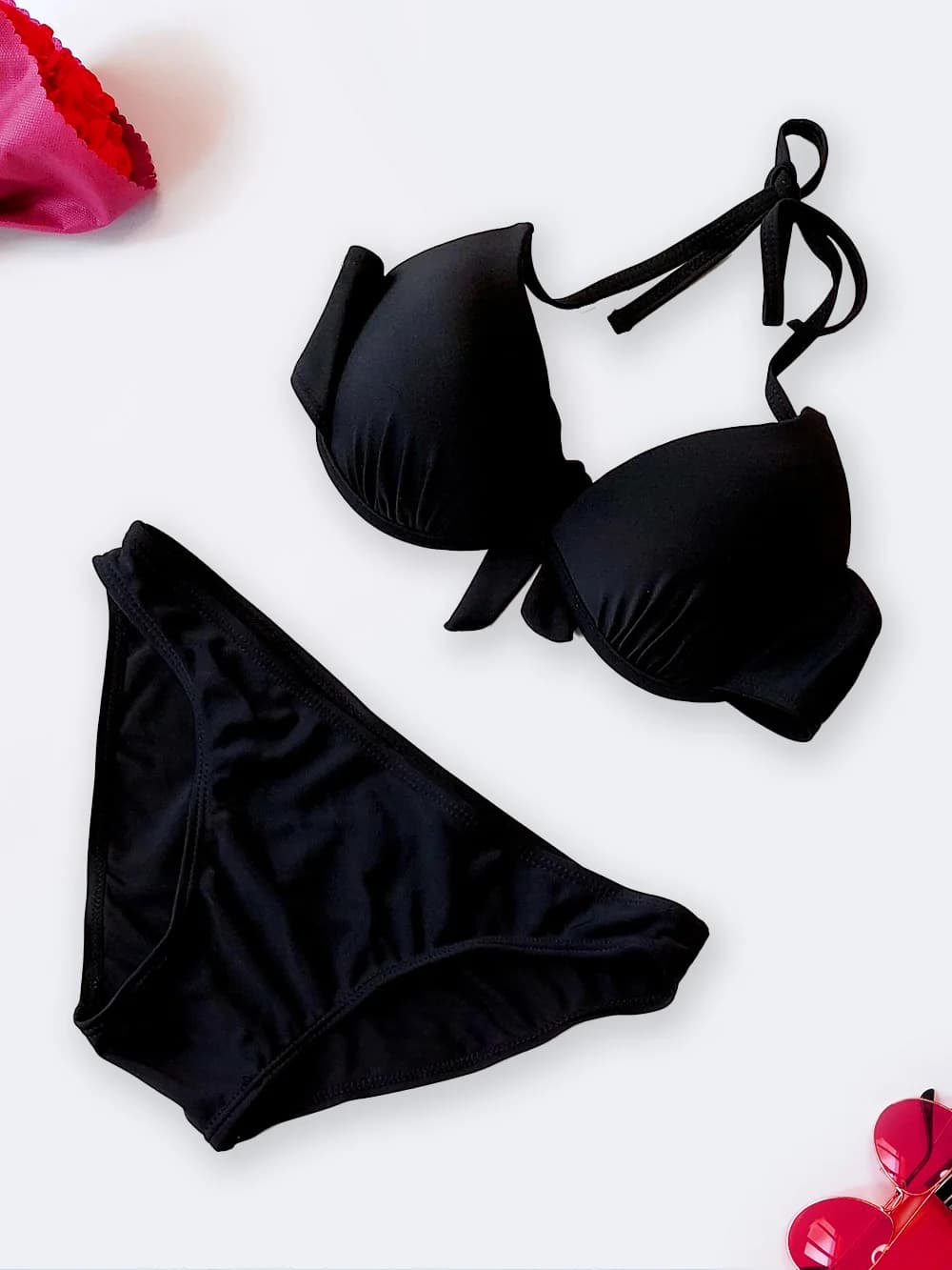 مایو بیکنی کاپدار ضخیم به علاوه کاپ متحرک و فنردار مشکی رنگ مدل بنددار