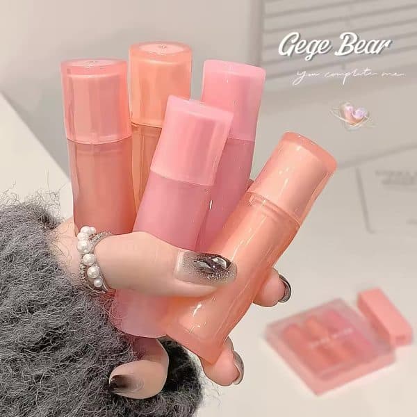 رژلب مایع خیس و براق گیگی بر gege bear water glass lip glaze