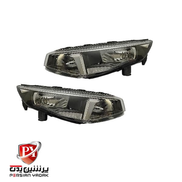 چراغ جلو تارا ایساکو (چپ و راست)