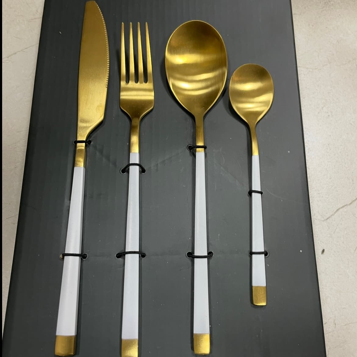 سرویس قاشق و چنگال ۶ نفره ۲۴ پارچه سفید طلایی لاکچری کد AH-4721