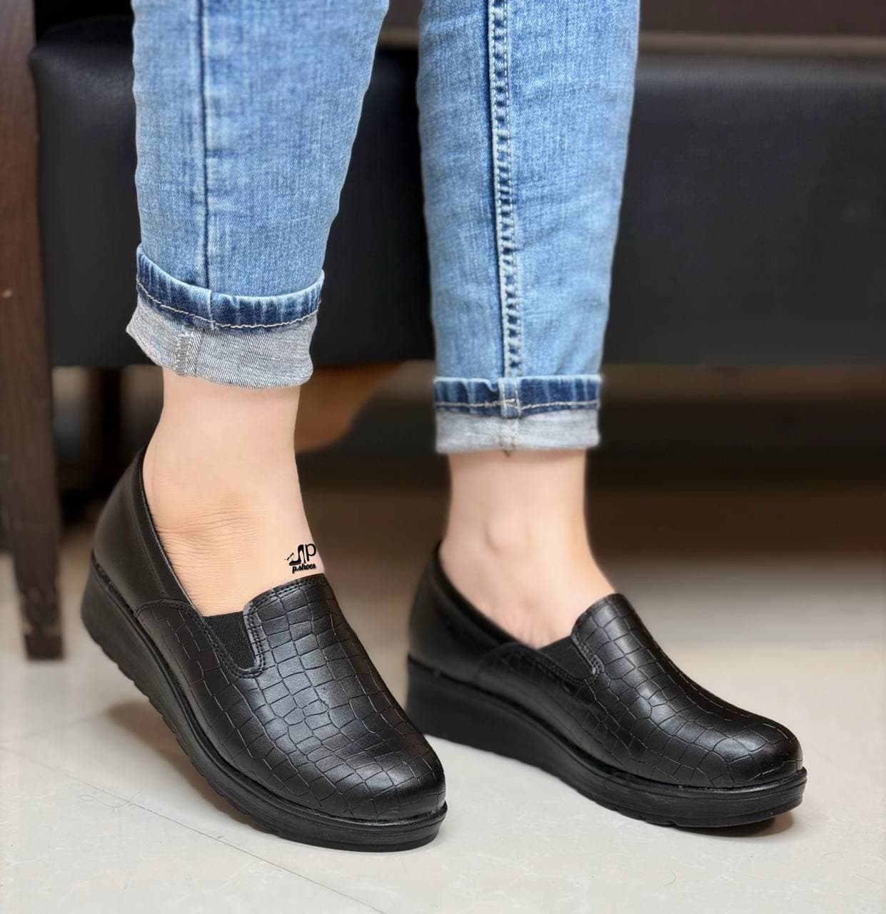 کفش طبی کارمندی زنانه طرح سنگی