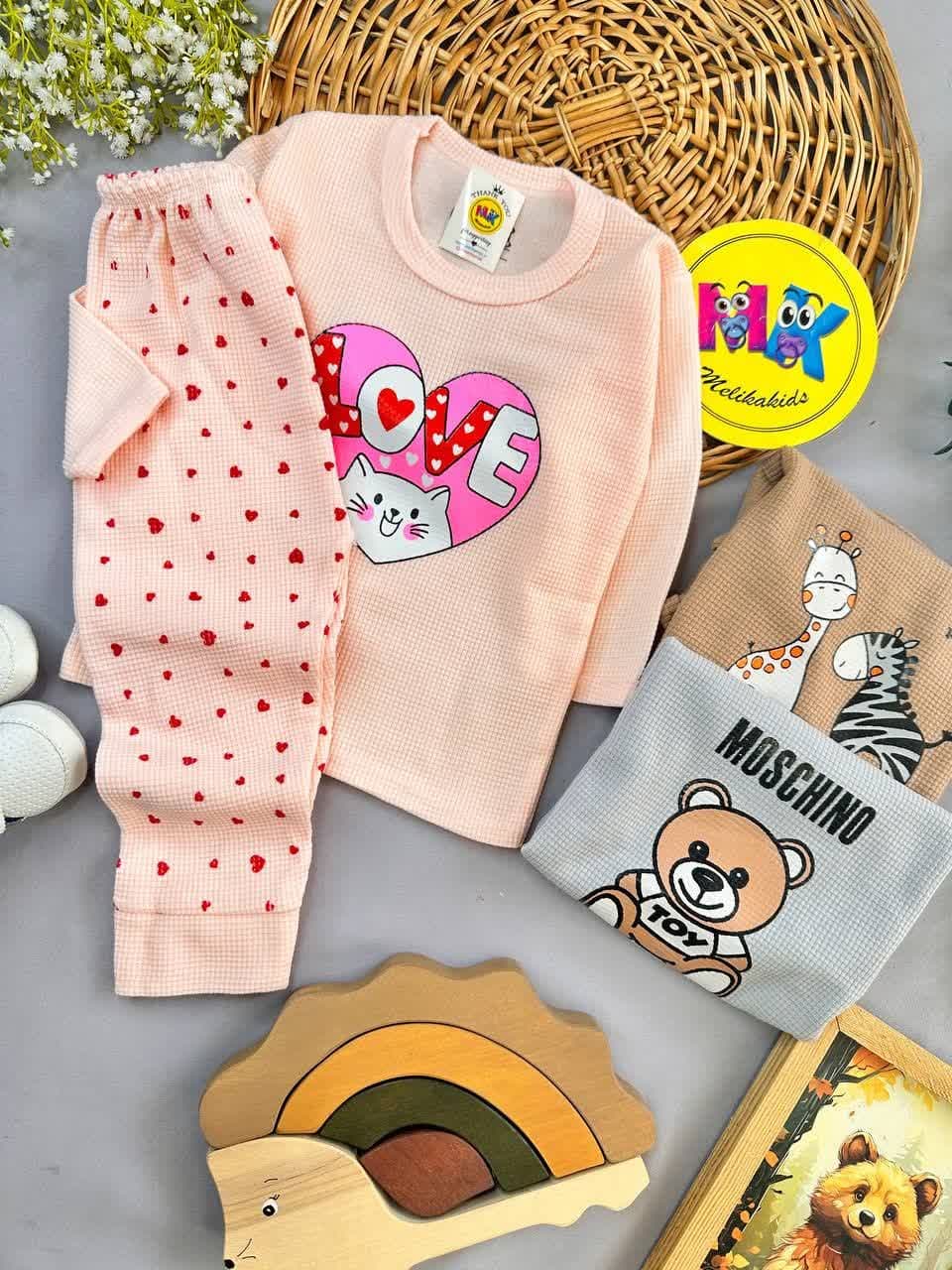 بلوز شلوار بیسکویتی طرح گربه LOVE گلبهی نوزادی و کودک کد 173227