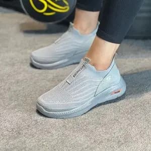 کفش اسکیچرز کشی زنانه رنگ طوسی