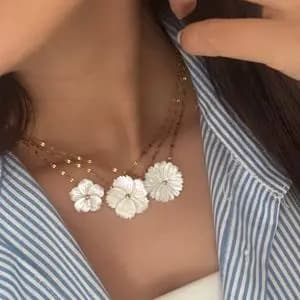 گردنبند گل صدف طبیعی هانا