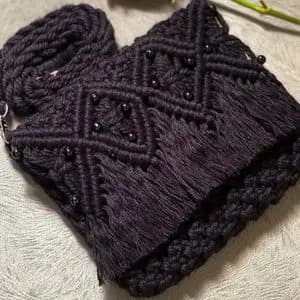 کیف‌مجلسی مکرومه بافی مدل مشکی نگین دار