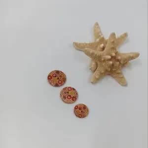 دکمه چوبی گلی