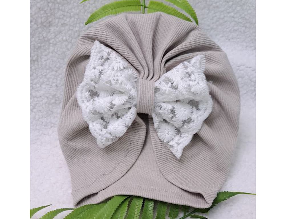 توربان با پاپیون دانتل خاکی روشن