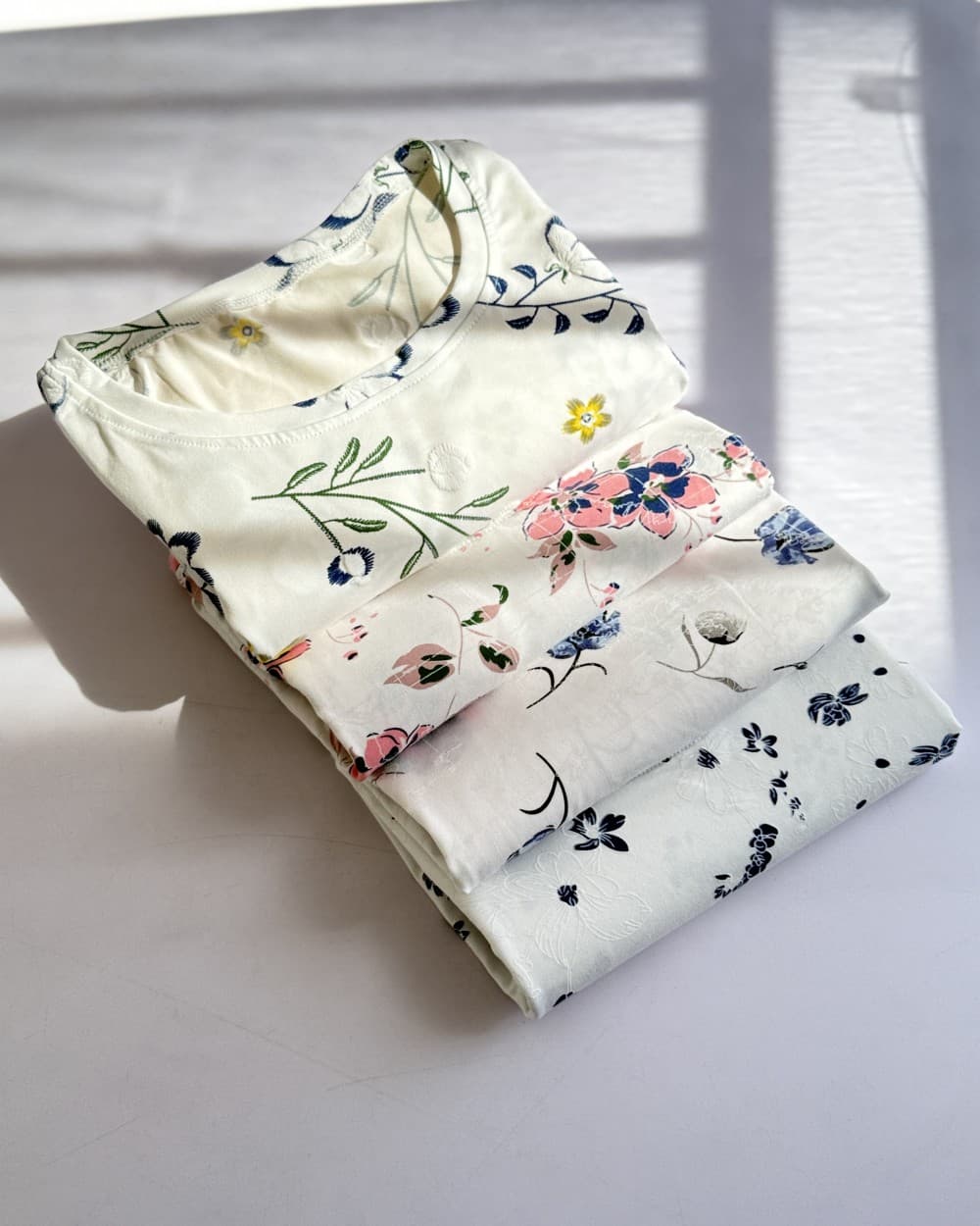 تیشرت مژگان ( سفید گل چاپی ) _ کد محصول 1360