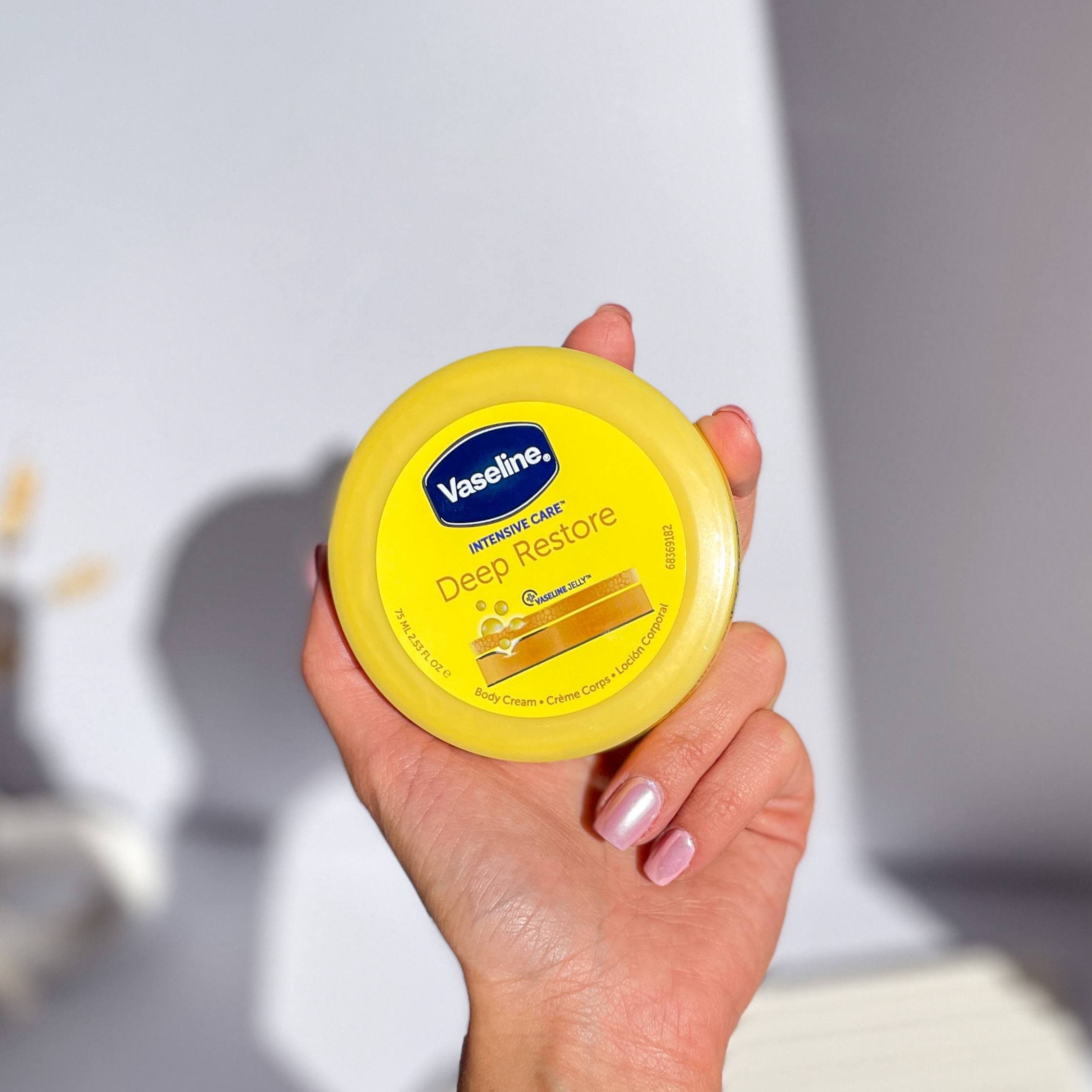 کرم بدن وازلین مدل Deep Restore | آبرسان و نرم‌کننده قوی پوست خشک