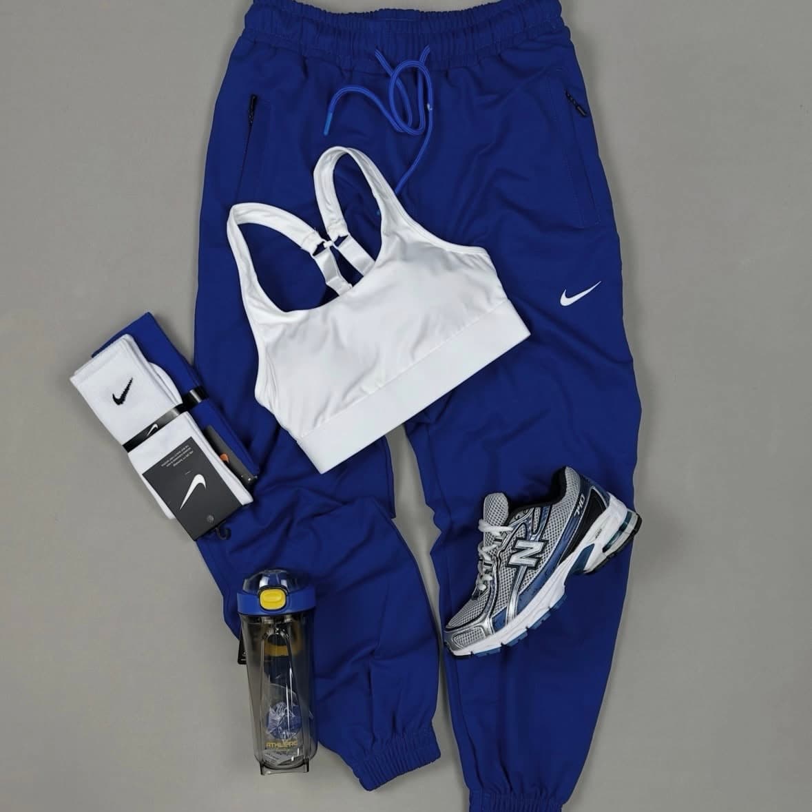 ست پیشنهادی آبی کاربنی/سفید