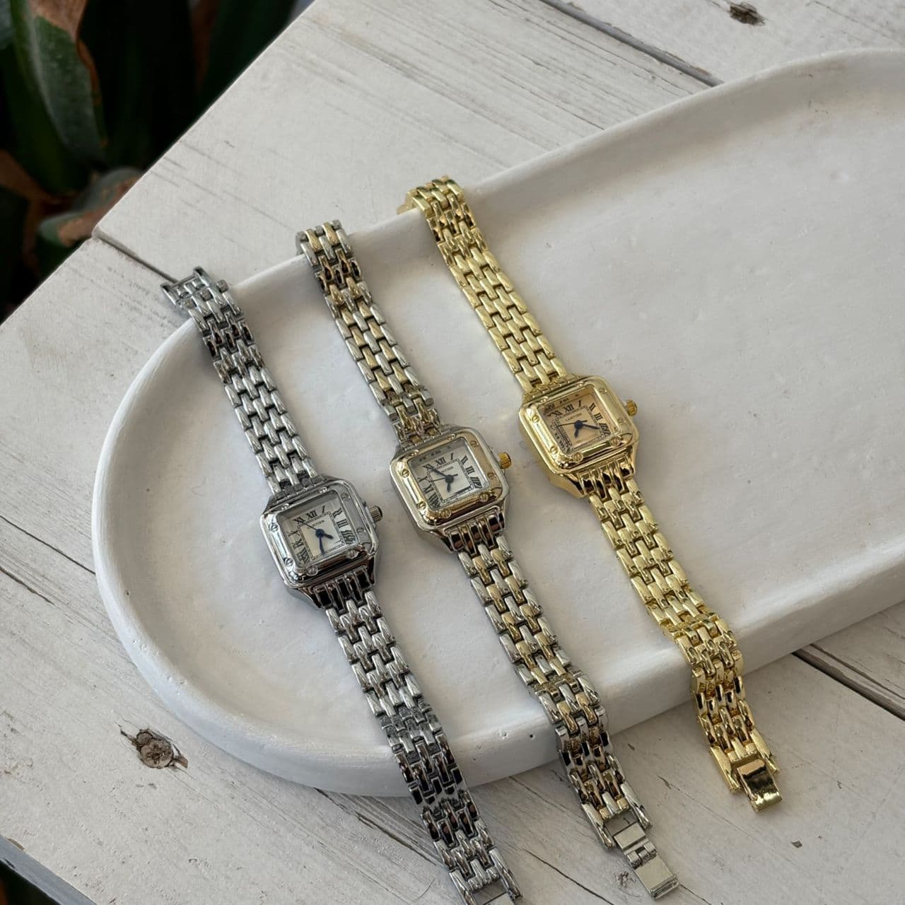 ساعت زنانه طرح کارتیه کد C346