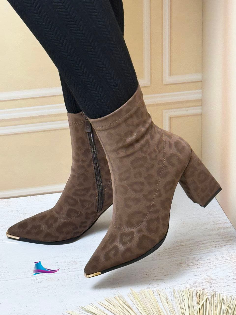 نیم بوت مجلسی زنانه پاشنه ۹ سانت استرج پلنگی فوق فشن