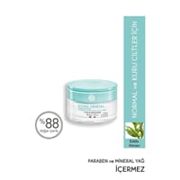 کرم مرطوب‌کننده ایوروشه Hydra Vegetal مناسب پوست‌های نرمال تا خشک