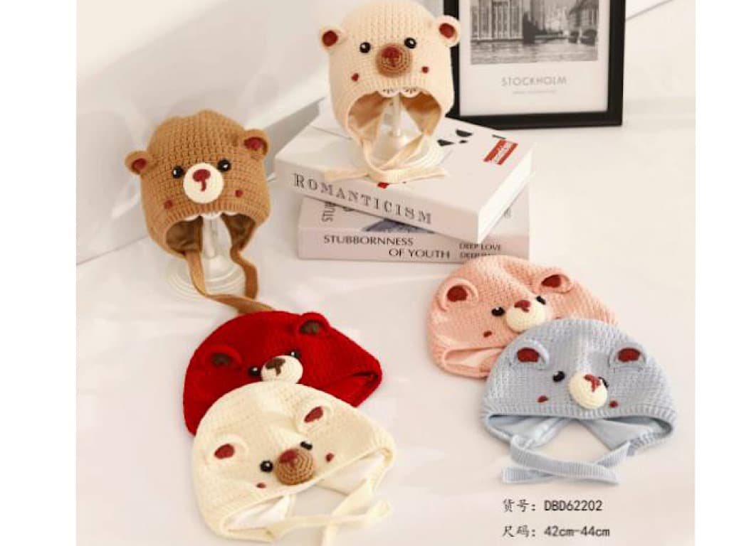 کلاه بافت بند دار طرح تدی برجسته با آستر نخی DLBD